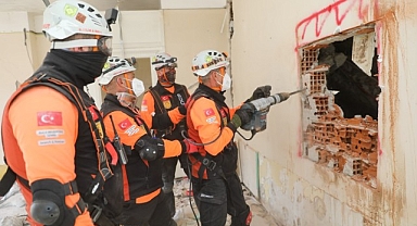 İzmir depreminin yıl dönümünde Buca Belediyesi'ne teşekkür belgesi