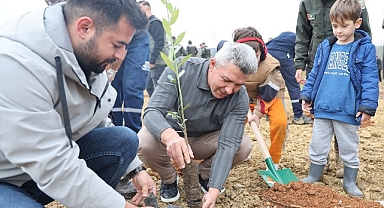 Kandıra’da 1.500 Defne Fidanı Toprakla Buluştu.