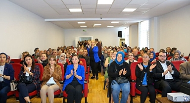 Karabağlar Belediyesi'nden Bağımlılıkla Mücadele Seminerleri başladı