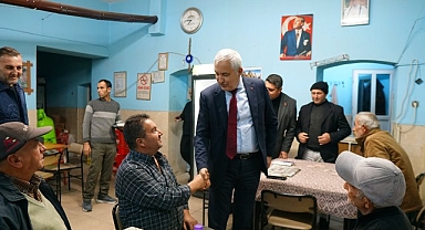 Kemalpaşa Belediye Başkanı Mehmet Türkmen, vatandaşlarla bir araya geldiği hemşehri ziyaretleri gerçekleştiriyor