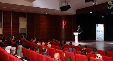 Mehmet Akif Ersoy Ortadoğu’daki Medya Algısını İnegöl’de Anlattı