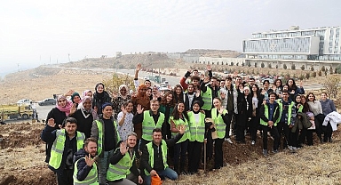 Milli Ağaçlandırma Günü’nde Üniversiteli Gençler Fidanları Toprakla Buluşturdu
