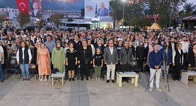 Minik öğrencilerden Cumhuriyet gösterisi