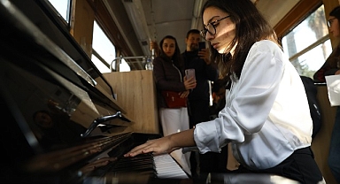 Nostalji tramvayında müzik ziyafeti