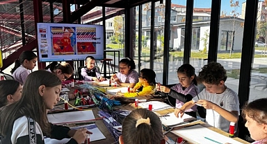 Öğrenciler kağıt dokumayı öğrendi 