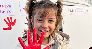 Rengarenk elleriyle Gezici Kütüphaneye iz bıraktılar