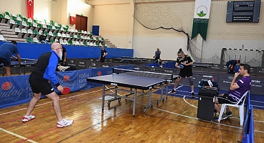 Ulusal Bursa Veteran Masa Tenisi Turnuvası başladı