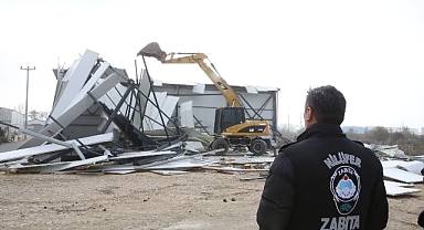 Yaylacık’ta kaçak depo yerle bir edildi 