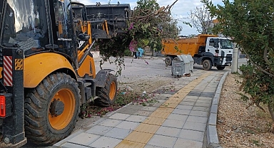Yenişehir Belediyesi budama ve moloz atıklarını periyodik olarak topluyor