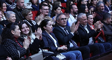 Agora Senfoni Orkestrası, Piyano Festivali'nde sokak hayvanları için sahne aldı
