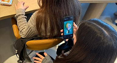 Akbank’tan Gençlere Özel Bir Deneyim: Refik Anadol’un Yapay Zeka Eseri Öğrencilerle Buluşuyor