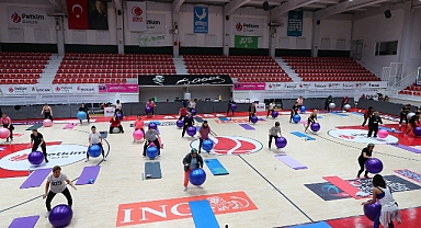 Aliağalı Kadınlar Pilates ve Aerobikle Hem Fiziksel Hem Ruhsal Sağlıklarını Geliştiriyor