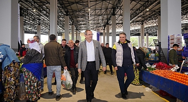 Altınova Kapalı Pazaryeri’nde Alışveriş Başladı