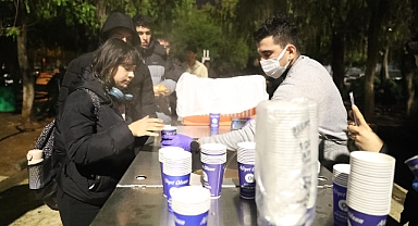 Antalya Büyükşehir'den final haftasında öğrencilere sıcak çorba ikramı