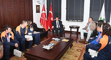 Başkan Aydın şampiyon sporcuları ağırladı