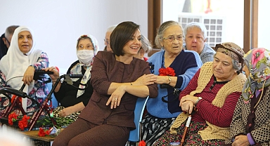 Başkan Kınay’dan Huzurevi’nde anlamlı yeni yıl kutlaması