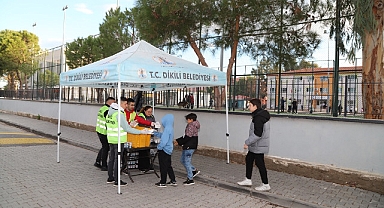 Başkan Kırgöz’den öğrencilere simit ve ayran ikramı