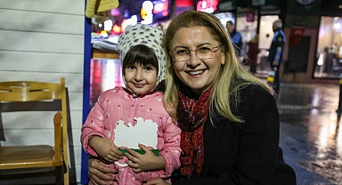 Başkan Ovalıoğlu Bakırköy'de Kurulan Yılbaşı Panayırını Ziyaret Etti