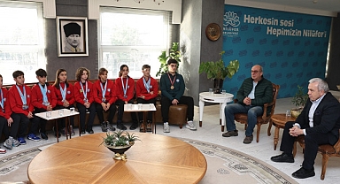 Başkan Şadi Özdemir başarılı sporcuları ağırladı