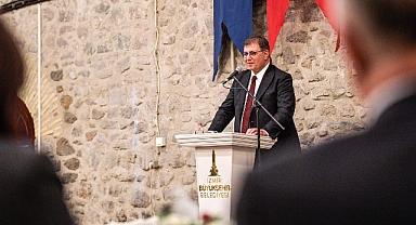 Başkan Tugay’dan yeni yıl mesajı “İyiliği çoğalttığımız bir yıl olsun”