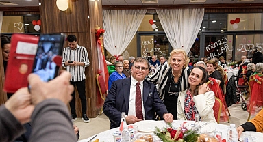 Başkan Tugay huzurevi sakinleri ile bir araya geldi