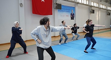 Bornova’da kadına karşı şiddetle mücadeleye destek