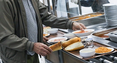 Buca Belediye Lokantaları öğrenciye ve emekliye can suyu oldu