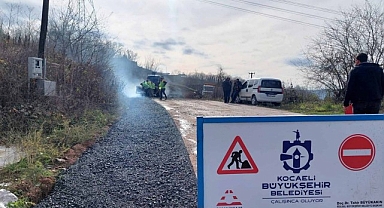Büyükşehir'den çöken yola anında müdahale