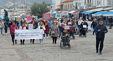 Foça'da Engelliler Farkındalık İçin Yürüdü