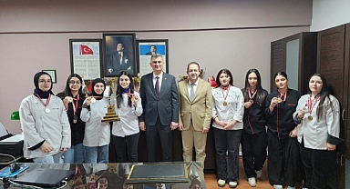 Gölcüklü Lise Öğrencilerinden Büyük Başarı