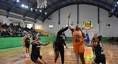 Gürespor, şampiyonluk yolunda namağlup ilerliyor