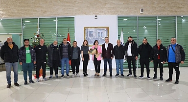 Karabağlardaki amatör spor kulüplerinden Başkan Kınay’a teşekkür ziyareti
