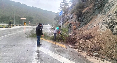 Kemer’de toprak kayması
