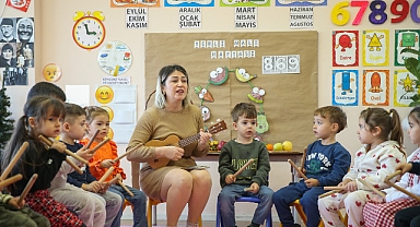 Konak’ta ‘Mutlu Çocuklar Oyun Evleri’ ile çocuklar da anneler de mutlu