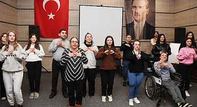 Liseli öğrenciler engelli bireylerle bir araya geldi