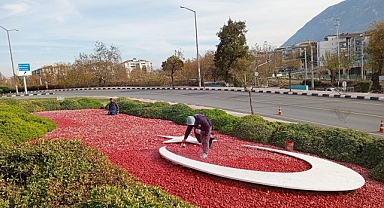 Manisa Büyükşehir, Peyzaj Çalışmalarıyla Şehir Güzelliğini Artırıyor