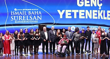 Piyano Festivali'nde sahne gençlerin