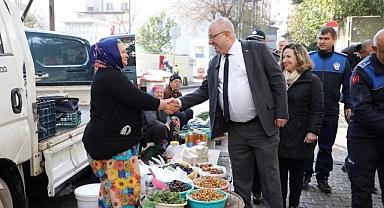 Başkan Ertaş Çarşamba Pazarında Esnafı Ziyaret Etti