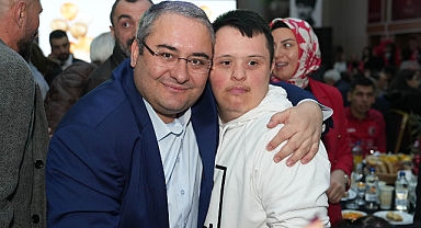 Başkan Özarslan söz verdi, yeni yılı özel bireylerle kutladı