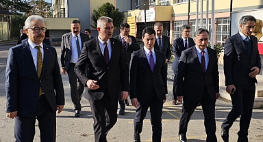 Başkan Sezer, Bakan Yardımcısı Macit ile Öğrencileri Ziyaret Etti