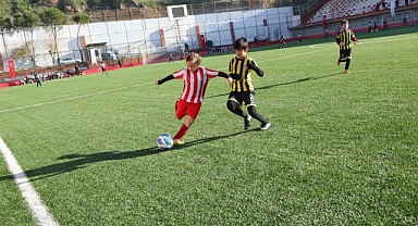 Bayraklı’da U-10 Cup Futbol Turnuvası başladı