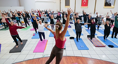 Buca’da pilates, zumba, yoga derslerine kadınlardan büyük ilgi