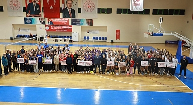Burhaniye'de Voleybol Şöleni Başladı