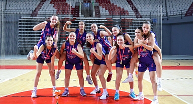 Büyükşehir'in basketbolcu kızları Antalya şampiyonu oldu
