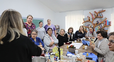 Eğitimlerle Balmumu Kadınların Elinde Hayat Buluyor