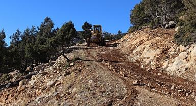 Elmalı'da 19 mahallenin yayla yoluna ulaşım kolaylaştı