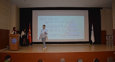 EÜ İletişim Fakültesi Reklamcılık Bölümü öğrencileri güz dönemi bitirme projelerini sundular