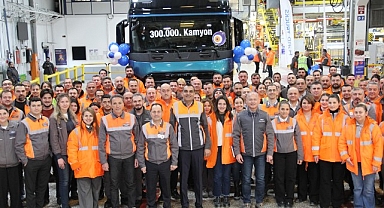 Ford Trucks 300 Bininci Kamyonunu Hattan İndirdi