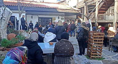Kadınlar adım adım Manisa’yı geziyor