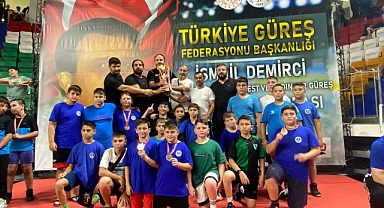 Kağıtspor’dan şampiyonluklarla dolu bir yıl